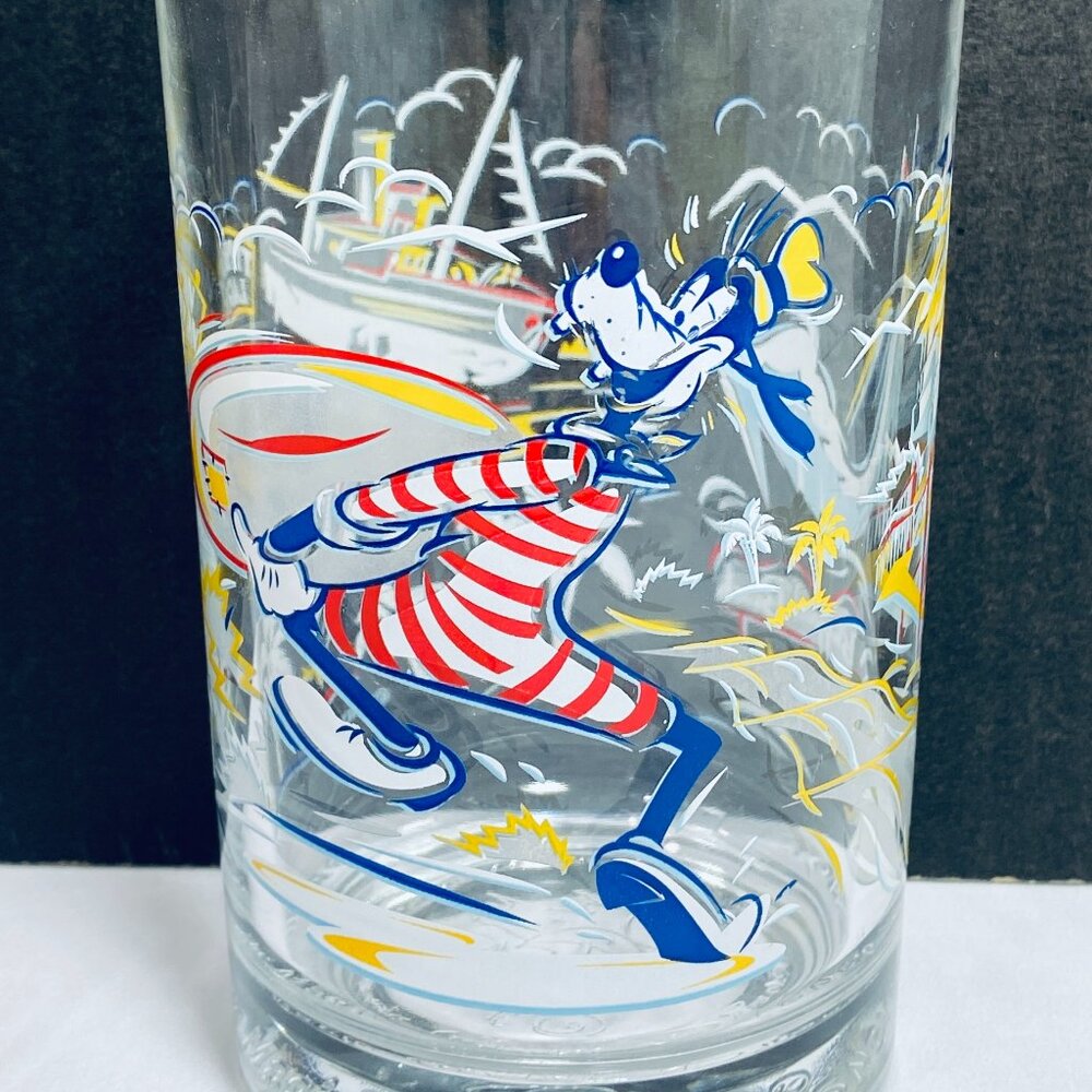 VNTG Disney World REMEMBER THE MAGIC 25th ANNIV 1996 Glass Goofy Typhoon Lagoon